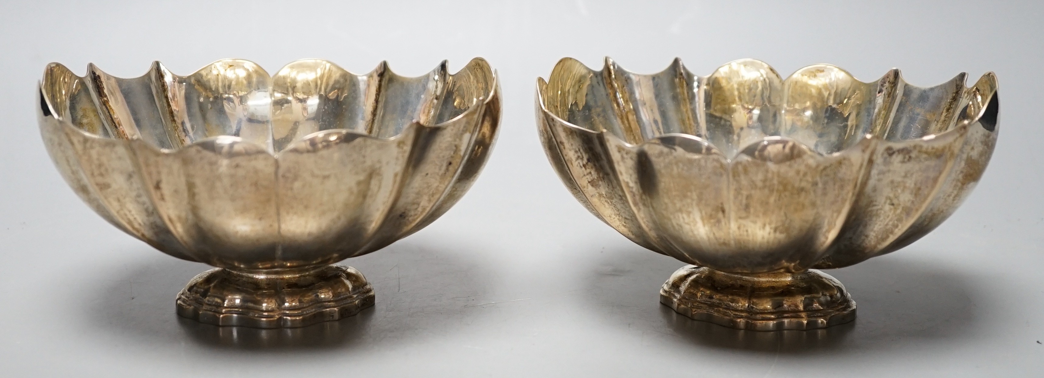 A pair of 800 standard white metal cusped oval bowls, length 14cm, 11.9oz.